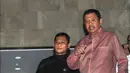 Plt Gubernur Sumut Tengku Erry Nuradi usai menjalani pemeriksaan di KPK, Jakarta, Senin (12/10). Tengku Erry diperiksa sebagai saksi untuk Gubernur Sumut Gatot Pujo Nugroho terkait kasus suap hakim dan panitera PTUN Medan. (Liputan6.com/Helmi Afandi)