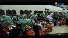 Sebanyak 382 jemaah haji asal Jakarta dan Banten tiba di Asrama Haji Pondok Gede, Jakarta Timur, Jumat dini hari.