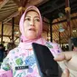 Kepala Dinkes Kabupaten Cirebon Enny Suhaeni mengimbau warga agar menerapkan pola hidup sehat dan bersih terkait wabah coron yang sudah masuk ke Indonesia. Foto (Liputan6.com / Panji Prayitno)