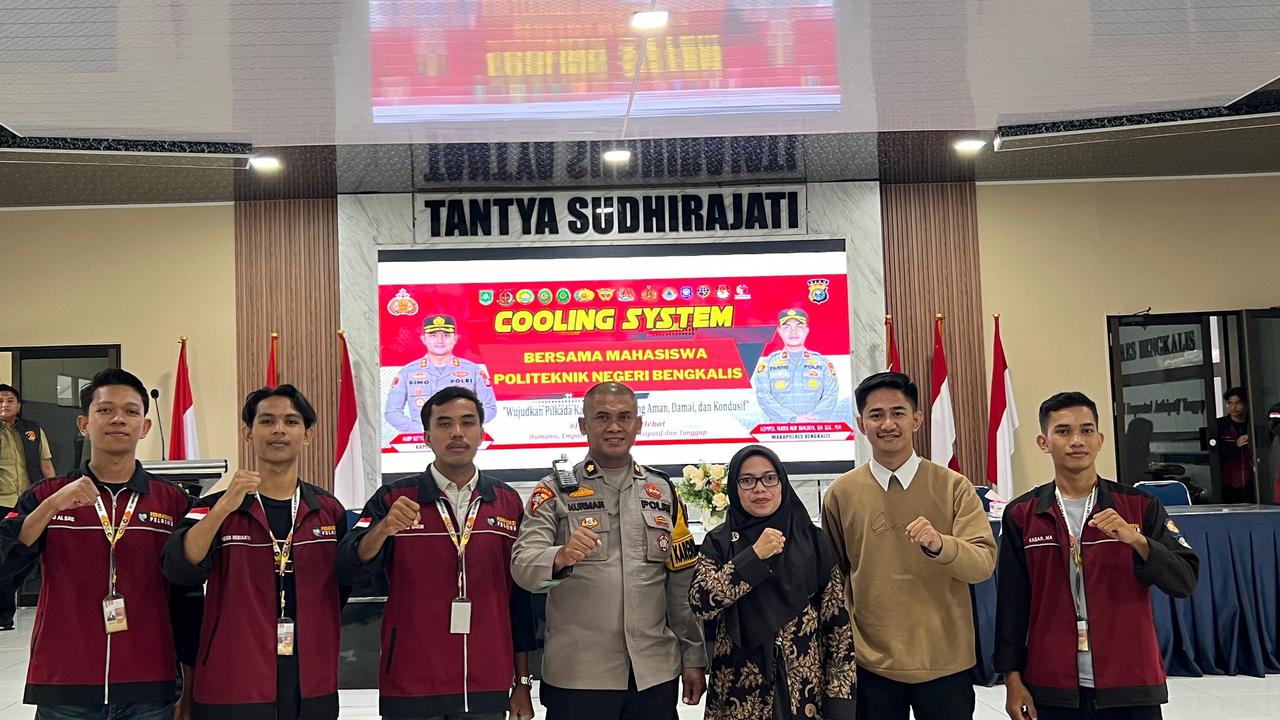 Polres Bengkalis menggelar kegiatan cooling system bersama mahasiswa Politeknik Negeri Bengkalis.