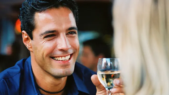 [Bintang] Kata Astrologer: 4 Zodiak Ini Bisa Bikin Cewek Meleleh Seketika!