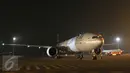 Pesawat Boeing 777-300 ER setelah mendarat di hanggar 4 GMF, Bandara Internasional Soekarno Hatta, Tangerang, Kamis (29/10). Garuda Indonesia menyambut kedatangan armada Boeing B777-300 ER dengan livery Skyteam yang kesembilan. (Liputan6.com/Angga Yuniar)