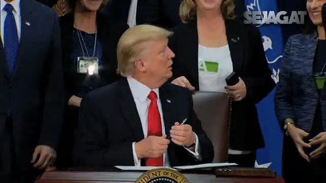 SEJAGAT: Trump Tepati Janji Kampanye hingga Spanduk Raksasa Penolakan di Gedung Putih