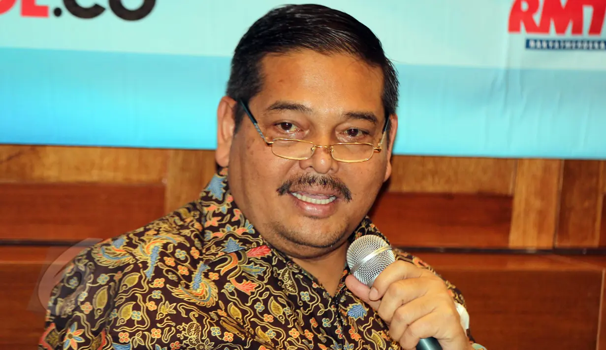 Ketua Komisi III DPD RI Parlindungan Purba saat menjadi pembicara pada dialog Forum Senator untuk Rakyat bertajuk "Hutan Indonesia di Persimpangan Nawacita" di kawasan Cikini, Jakarta, Minggu (31/5/2015). (Liputan6.com/Helmi Afandi)