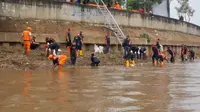Aksi Bersih-Bersih Sungai Ciliwung, Ajak Warga Jakarta Jaga Lingkungan
