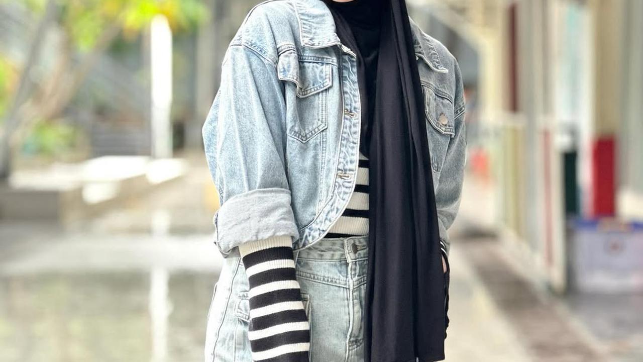 Potret Cantik Inara Rusli Tampil Stylish Padukan Busana Denim