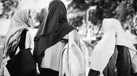 Ilustrasi muslim, Islami, muslimah, pesantren santriwati. (Image by rawpixel.com on Freepik)