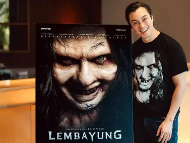 Baim Wong melalui unggahan Instagram, membagikan momen press conference film yang disutradarai olehnya. Film Lembayung tersebut menandai karya debutnya sebagai seorang sutradara. Dalam caption, Baim mengaku tak sabar menantikan gala premiere yang digelar tanggal 13 September nanti. (Liputan6.com/IG/@baimwong)