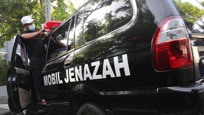 Kendaraan Dinas Surabaya Disulap Jadi Mobil Jenazah Covid-19 - Vimarsana News
