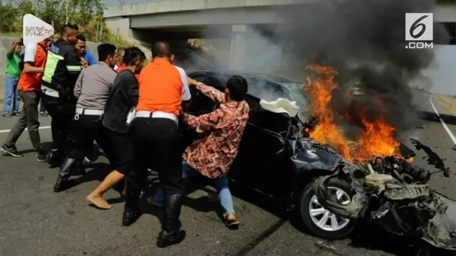 VIDEO: Viral, Anies Baswedan Tolong Korban Kecelakaan Tol