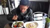 Rio Haryanto (Piers Hunnisett)