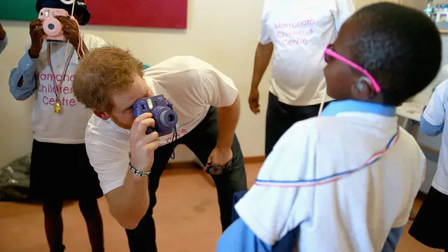 Momen Pangeran Harry dan Anak-anak (Sumber Insider)