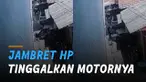 Ada-ada saja aksi kocak jambret yang satu ini karena setelah menjambret handphone justru motornya ditinggal di tempat kejadian.