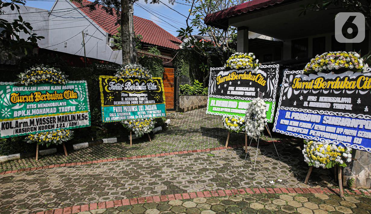 Mantan politisi partai gerindra ini didiagnosis mengidap kanker paru yang menjalar ke bagian tulang sejak akhir September tahun lalu. (Liputan6.com/Faizal Fanani)