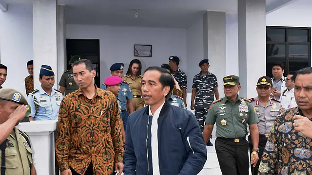 Ketika Jokowi Membasuh Muka dengan Air Laut Pulau Miangas