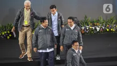 Capres nomor urut 1 Anies Baswedan (kanan) berbincang dengan Capres nomor urut 2 Prabowo Subianto (kedua kiri) usai menyampaikan paparan Penguatan Anti Korupsi untuk Penyelenggara Negara Berintegritas (Paku Integritas) di Gedung Merah Putih KPK, Jakarta, Rabu (17/1/2024). (Liputan6.com/Angga Yuniar)