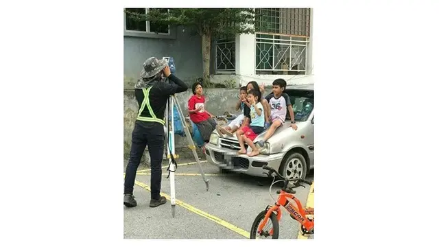 Pose Orang Saat Difoto Pakai Pengukur Jalan Ini Kocak Banget