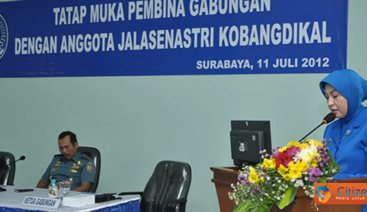 Citizen6, Surabaya: Ketua Pengurus Gabungan, Ny Soebaidah Djoko Teguh W, memberikan Prakata dalam rangka Tatap Muka dengan Pembina Jalasenastri Koban, di Aula Bhineka Wirya, Pusat Pendidikan Bantuan Administrasi, Bumimoro. (Pengirim: Penkobangdikal).