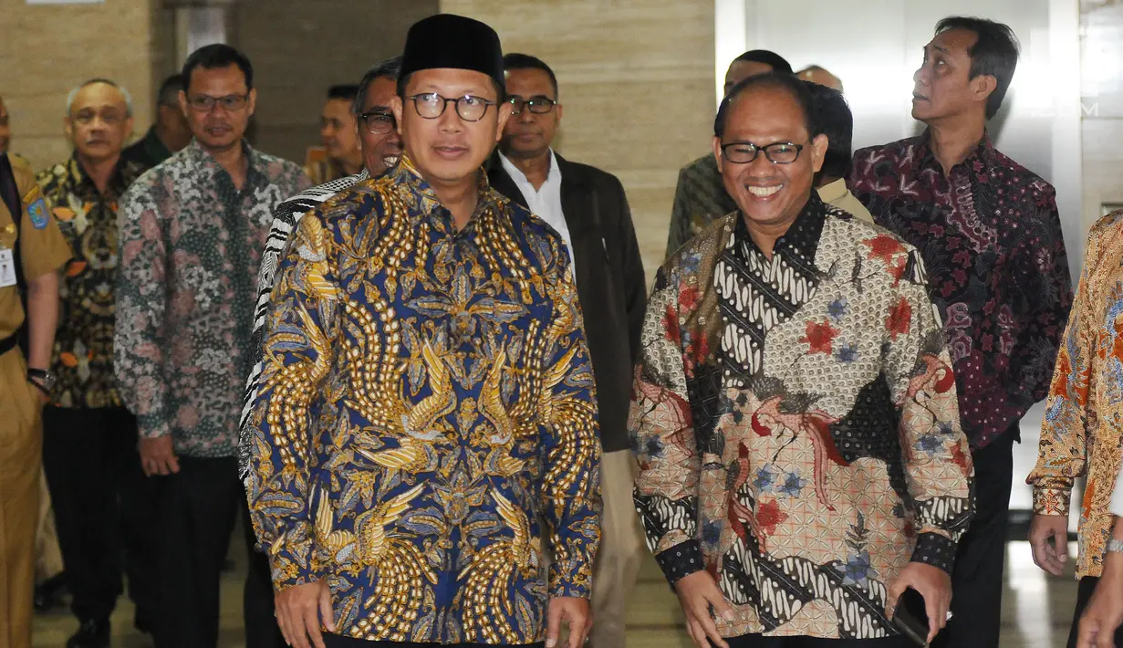 Menteri Agama, Lukman Hakim Saifuddin usai menerima Laporan Hasil Pemeriksaan BPK RI atas Laporan Keuangan Kementerian/Lembaga di Jakarta, Senin (29/5/2017). Kementerian Agama berhasil meraih predikat WTP. (Liputan6.com/Helmi Fithriansyah)