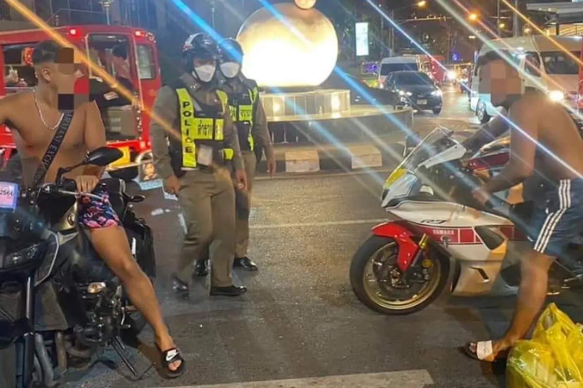 Foto turis Prancis yang ditertibkan di Phuket, Thailand, pada Februari 2023.