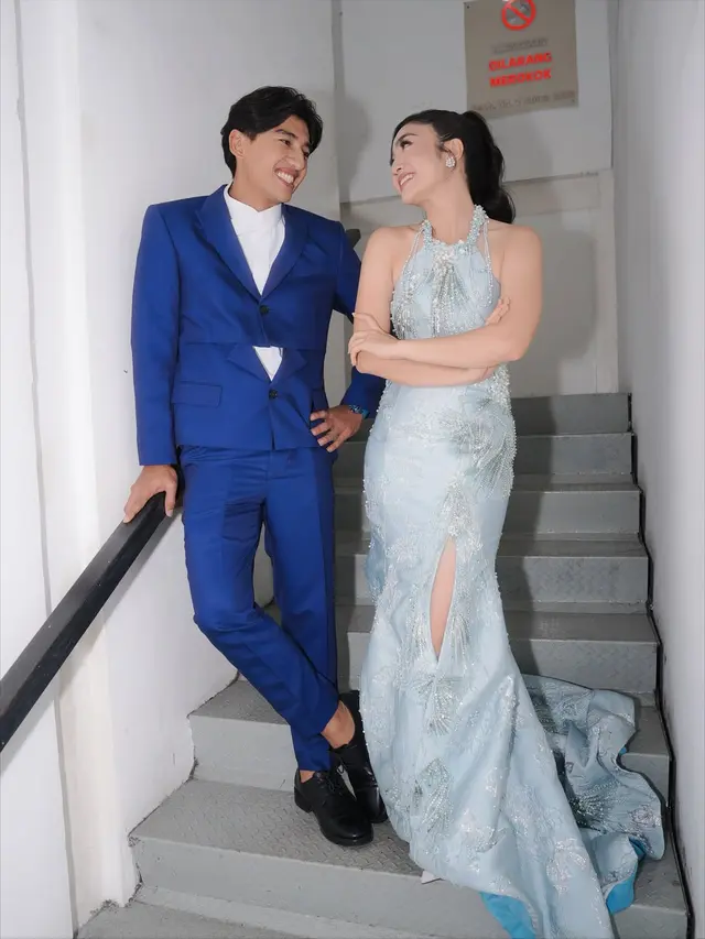 Pesona Febby Rastanty bak Princess Cinderella di Acara Penghargaan, Tampil Elegan Bergaun Biru