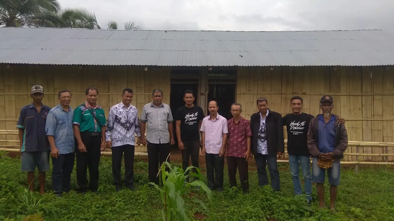 pembangunan SMP N 1 Lewa Sumba (foto: Nathan Gah)