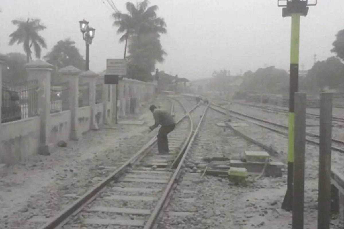 debu-kelud-140215c.jpg