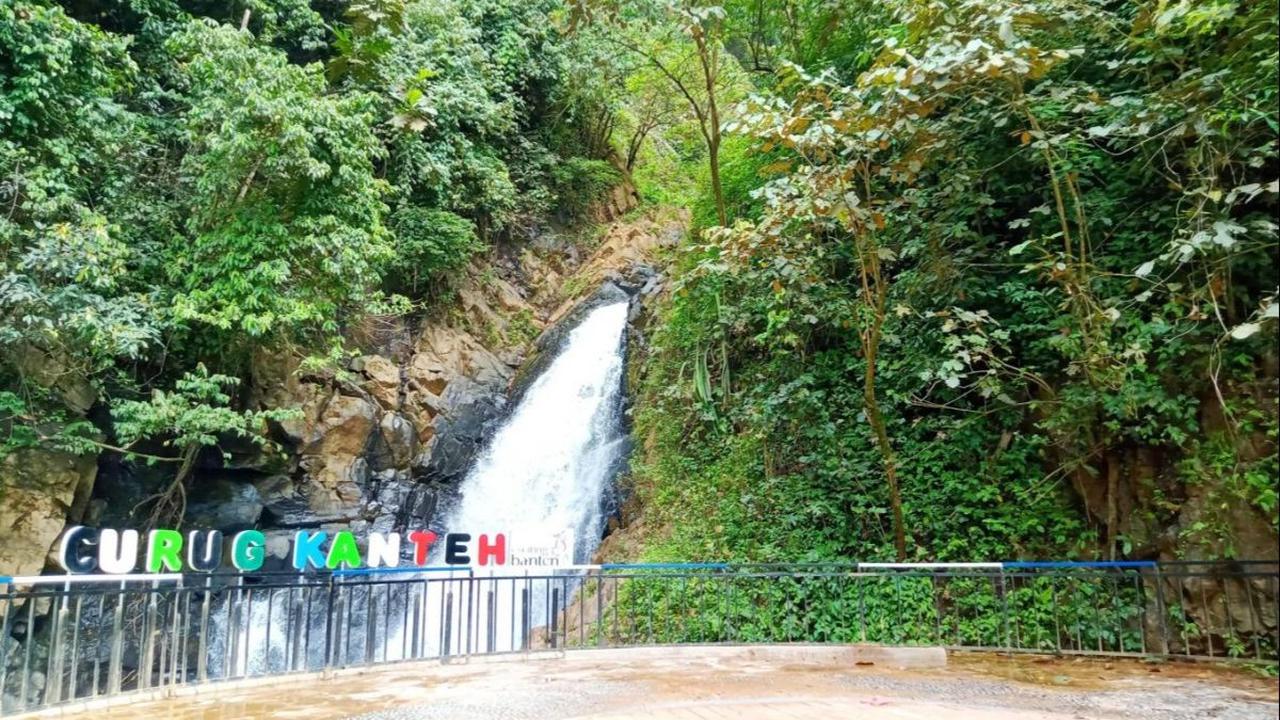 Curug Cikanteh di Desa Wisata Cikatomas, Cilograng, Lebak