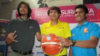 Shooting guard CLS Knights Surabaya, Sandy Febriansyakh, hadir dalam acara konferensi pers menjelang seri keenam IBL 2016 di Surabaya, Jumat (22/4/2016). (Bola.com/Fahrizal Arnas)