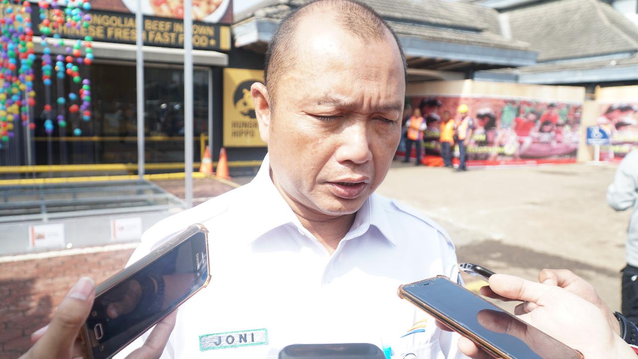 "Saat ini jalur rel sudah bisa dilalui dengan kecepatan terbatas,"&nbsp;