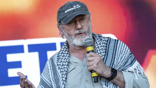 Liam Cunningham pada Mei 2025 di Italia, sebelum berangkat ke Gaza. (AP Photo/Salvatore Cavalli)