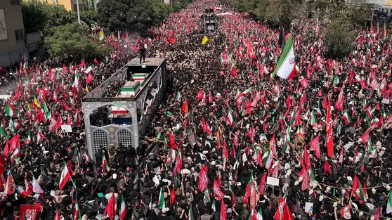 Jutaan Pelayat Antar Ali Khamenei Menuju Peristirahatan Terakhir