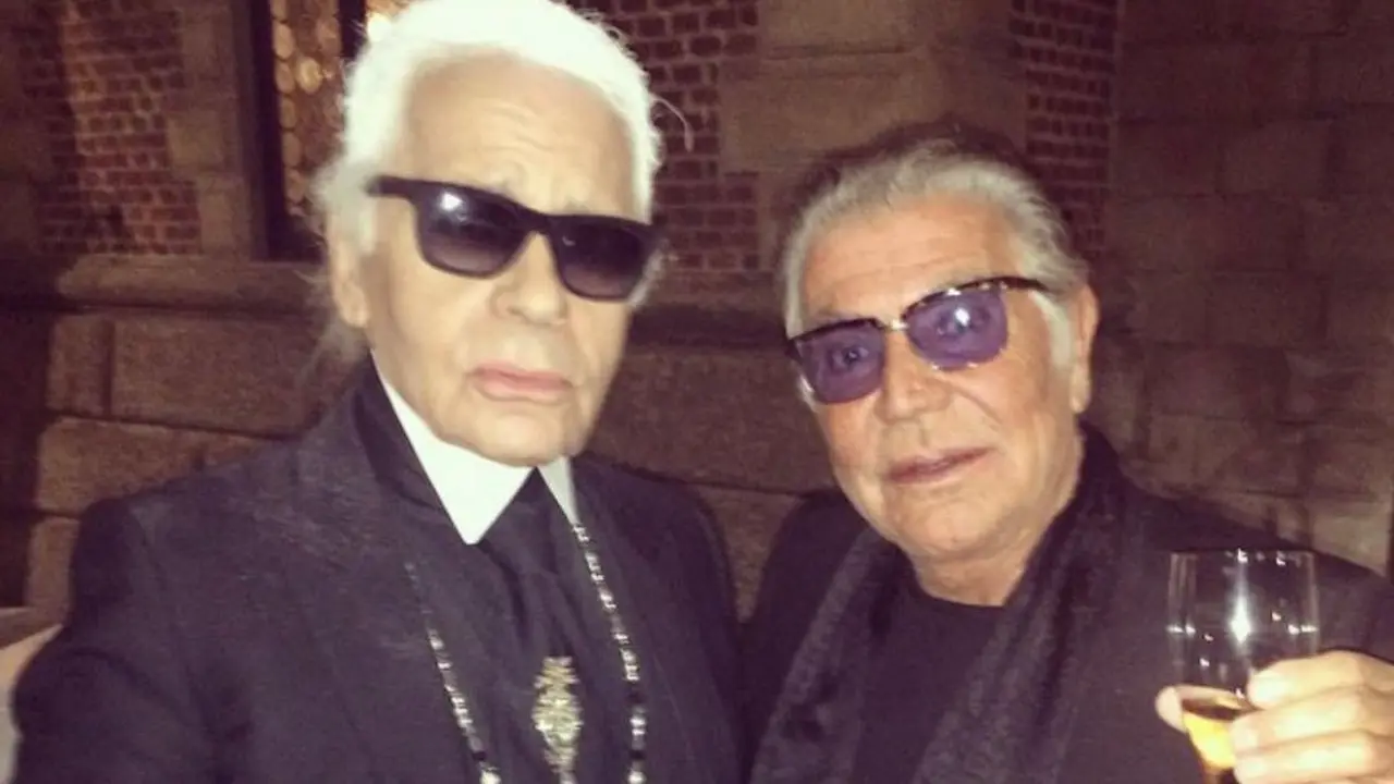 Desainer Roberto Cavalli bersama almarhum Karl Lagerfield