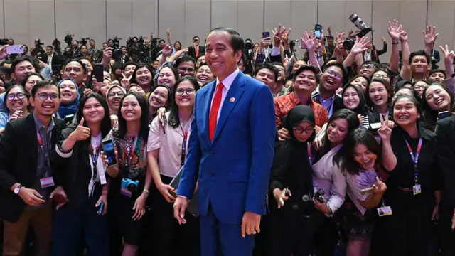 Jokowi Swafoto Bersama Jurnalis KTT ASEAN
