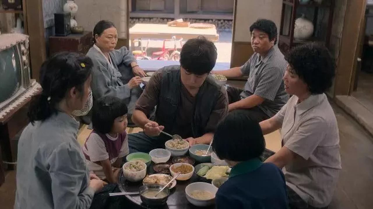 Park Bo Gum Beri IU Nasi Kacang Polong di When Life Gives You Tangerines, Ini Filosofi Orang Korea Campur Nasi dengan Biji-bijian
