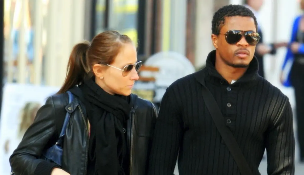 Sandra adalah istri dari bek kiri Manchester United, Patrice Evra. Pasangan ini bertemu semasa sekolah dan dan telah bersama selama 14 tahun (dailymail.co.uk)