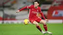 Andrew Robertson hanya mendapatkan bayaran 50 ribu pounds (Rp990,5 juta) per minggu dari Liverpool. Hal tersebut jauh dari rata-rata pemain yang satu level dengannya. Robertson sendiri telah membuktikan dirinya sebagai salah satu bek kiri terbaik di Liga Inggris. (Foto: AFP/Pool/Michael Regan)