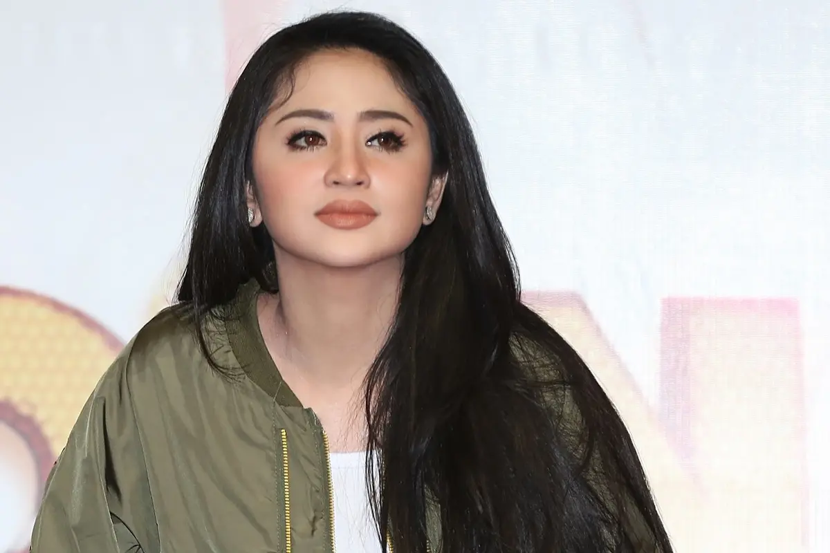 [Bintang] Dewi Perssik