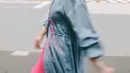 <p>Tersedia 20 macam produk busana yang dapat dipadankan dengan beragam cara. Cocok untuk dikenakan sehari-hari dalam berbagai acara. [Foto dok: IKYK X NAGITASLAVINA.]</p>