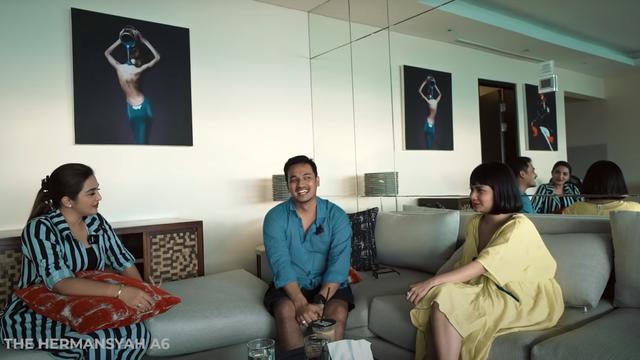 Vanessa Angel dan Bibi Ardiansyah dalam konten Ashanty. (Foto: YouTube The Hermansyah A6)