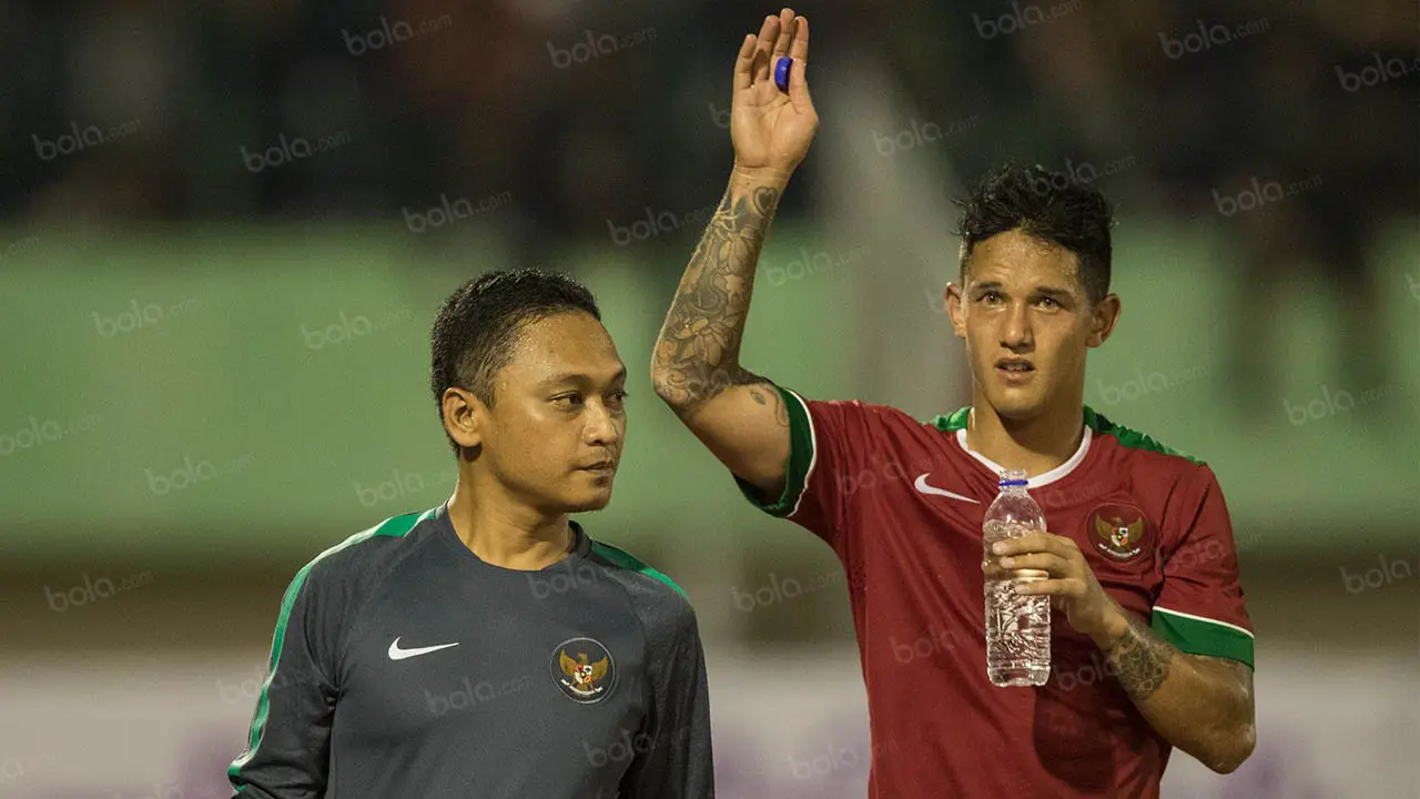 Striker Timnas Indonesia, Irfan Bachdim, jebol gawang Kamboja dalam laga uji coba yang dihelat Kamis (8/6/20117). (Bola.com/Vitalis Yogi Trisna)