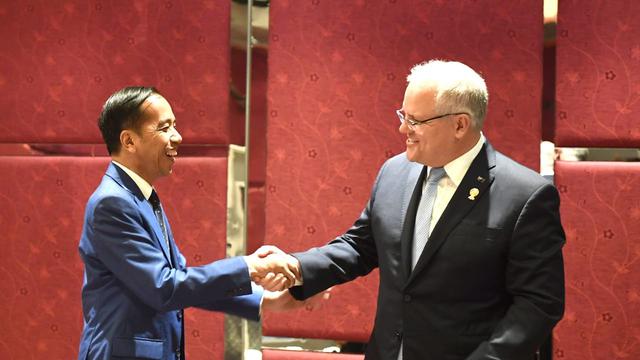Presiden RI Joko Widodo dan PM Australia Scott Morrison pada sela-sela KTT ASEAN di Bangkok, Thailand, 4 November 2019 (sumber: Sekretariat Presiden RI)