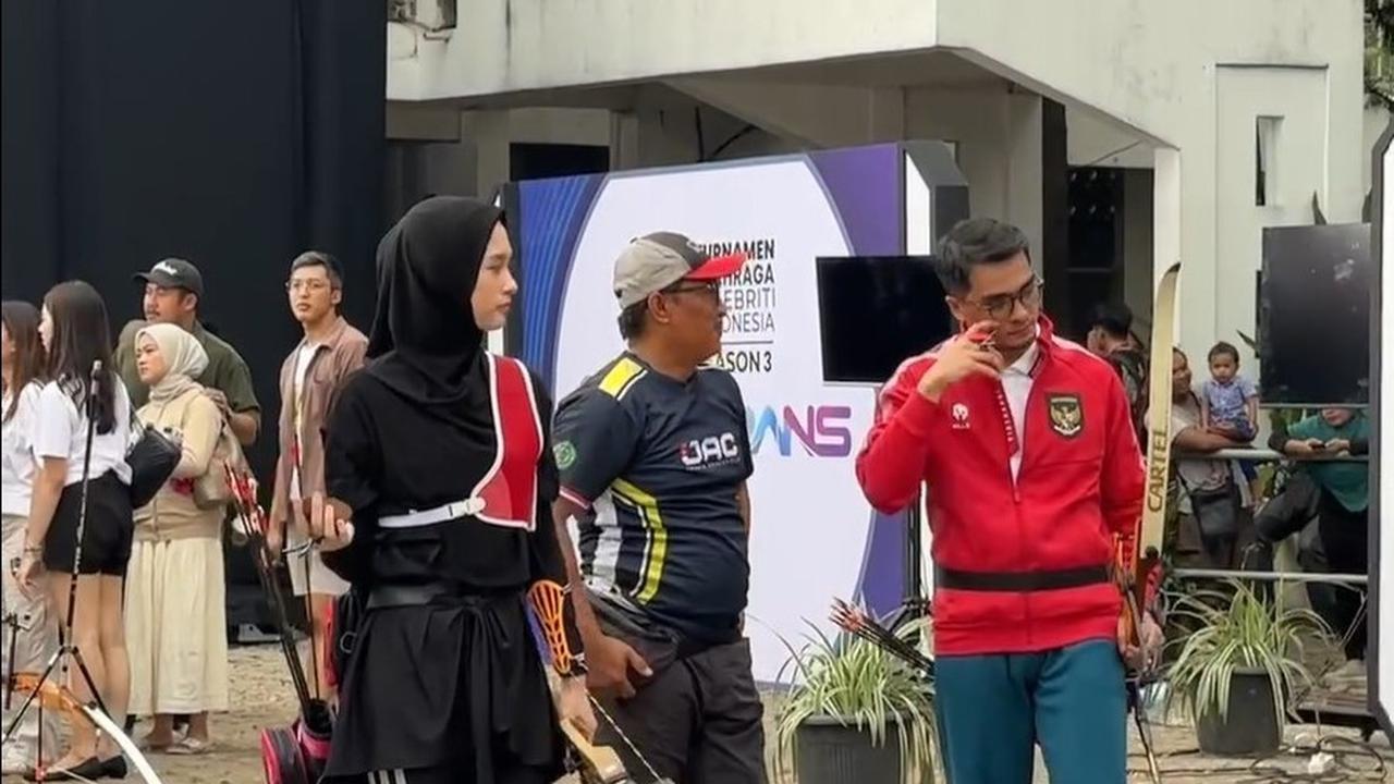 Kekhawatiran tersebut semakin terasa ketika tim Inara dan Ricky bersiap melakukan tos penyemangat sebelum kompetisi dimulai.<br><br>