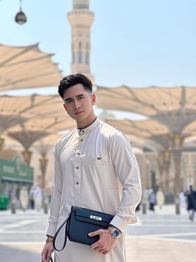 Verrell Bramasta pergi umrah