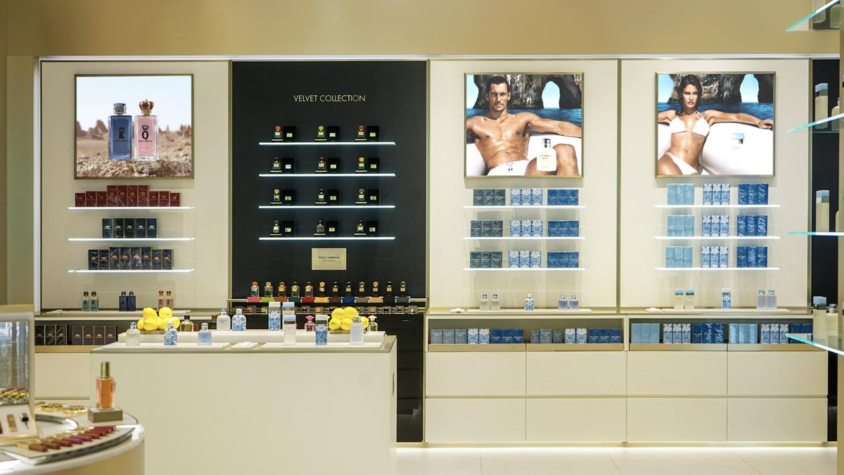 MUA Tuntut Dolce &amp; Gabbana Buntut Tidak Dibayar Berbulan-bulan Sebelum Dipecat