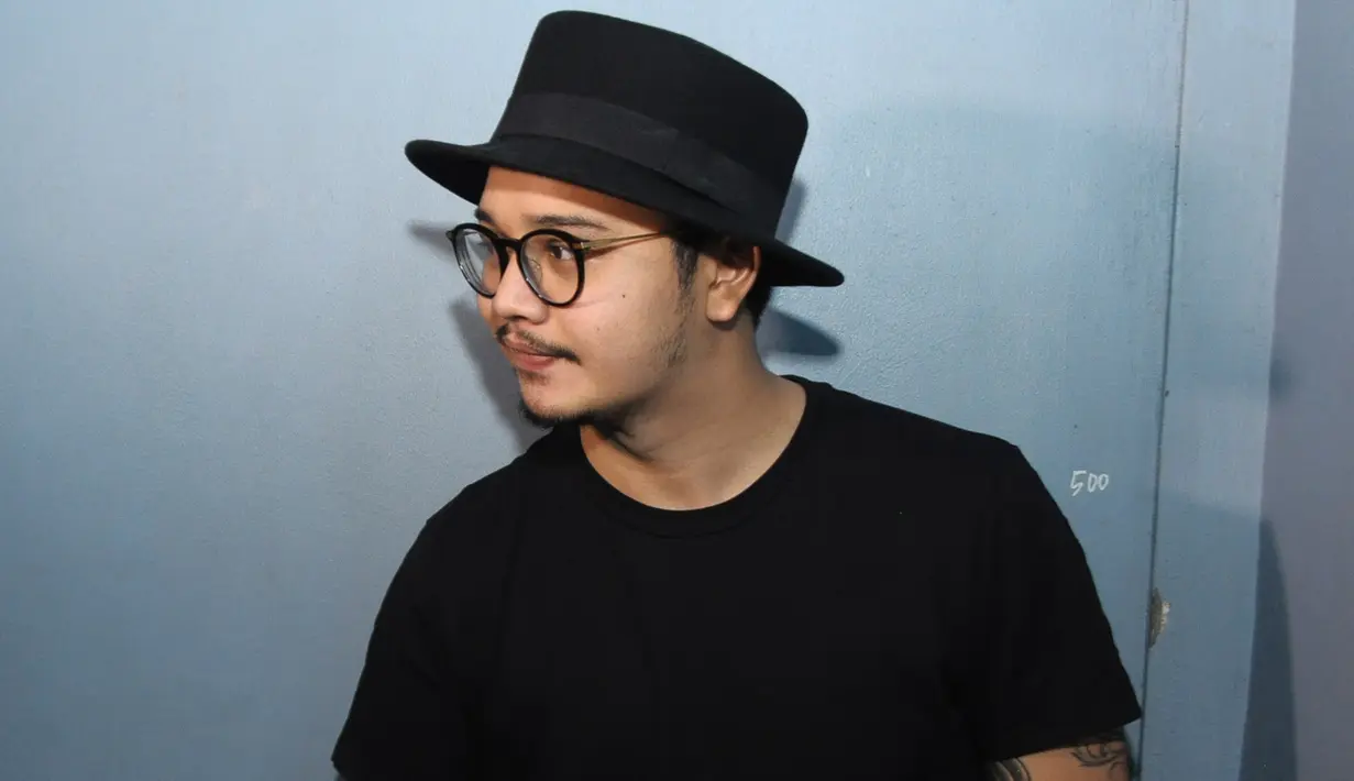 "Kalau sekarang jadinya pengin cepet pulang, karena pengin istirahat berdua, ngobrol. Santa-santai bareng kayak nonton atau makan gitu," tutur Derby Romero seperti yang dilansir dari Liputan6.com. (Nurwahyunan/Bintang.com)