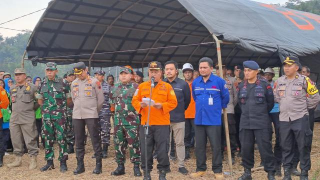 Penutupan operasi SAR 8 pekerja terjebak di sumur tambang emas di Pancurencang, Kecamatan Ajibarang, Kabupaten Banyumas, Jawa Tengah, Selasa (1/8/2023).