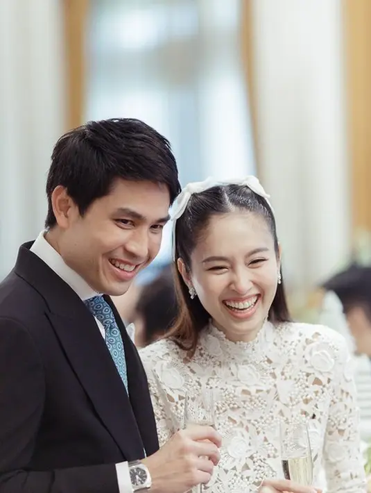 <p>"Pesta kami sangat hangat." Begitu Nong Poy menggambarkan pesta pernikahannya. [@jakawin_photography]</p>