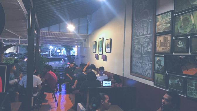 Segelas Kafe Yen di Prada Kotabaru membangkitkan nostalgia zaman kuliah di Yogyakarta (Liputan6.com/ Switzy Sabandar)