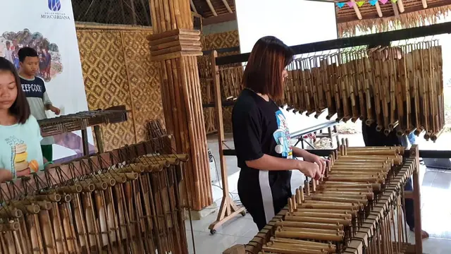 Aksi peduli UMB untuk anak pemulung